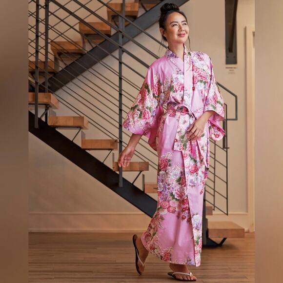 Smithsonian Institution Other - Smithsonian Institution Japanese Yukata Kimono Robe Sz S Belted Floral Pink EUC